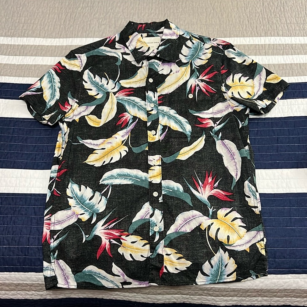 American Eagle - leaf polo - never worn - small - flex fit